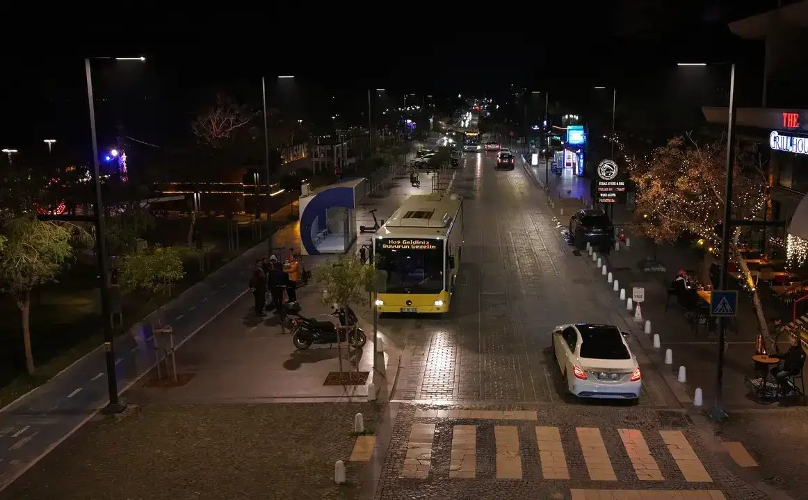 Antalya Sokaklarında İETT Otobüsü Turu 5